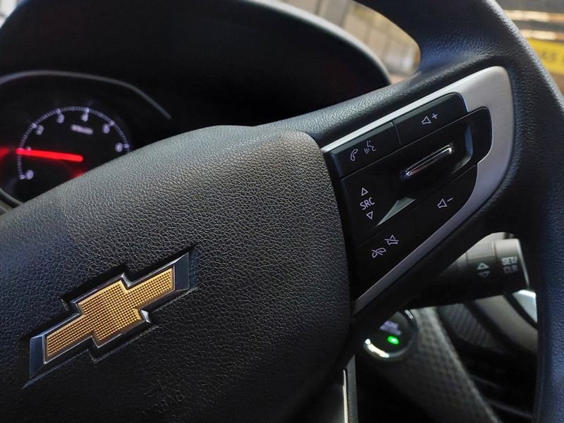 Chevrolet ONIX 1.0 FLEX LT MANUAL 2024/2024 BETIOLO NOVOS E SEMINOVOS LAJEADO / Carros no Vale