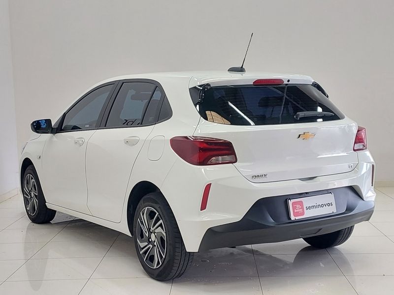 Chevrolet ONIX 1.0 FLEX LT MANUAL 2024/2024 BETIOLO NOVOS E SEMINOVOS LAJEADO / Carros no Vale