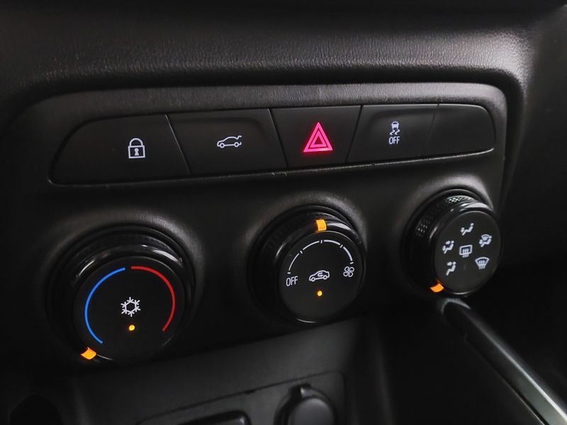 Chevrolet ONIX 1.0 FLEX MANUAL 2024/2025 BETIOLO NOVOS E SEMINOVOS LAJEADO / Carros no Vale