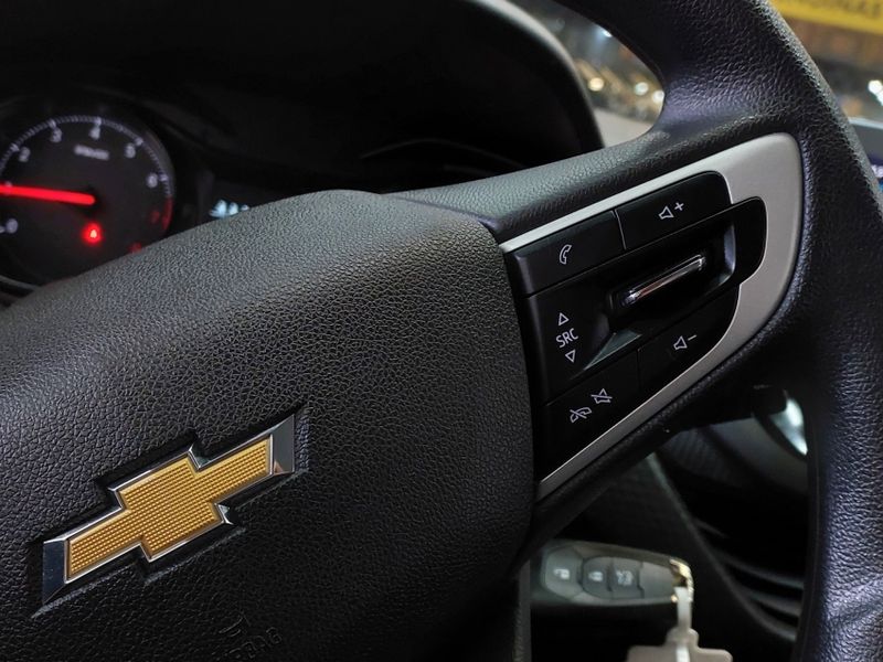 Chevrolet ONIX 1.0 FLEX MANUAL 2024/2025 BETIOLO NOVOS E SEMINOVOS LAJEADO / Carros no Vale