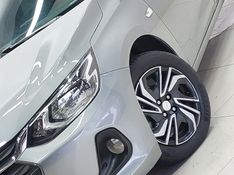 Chevrolet ONIX 1.0 FLEX PLUS LT MANUAL 2023/2024 BETIOLO NOVOS E SEMINOVOS LAJEADO / Carros no Vale