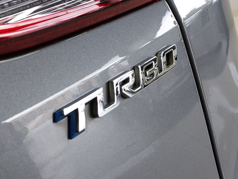 Chevrolet TRACKER 1.0 TURBO FLEX LTZ AUTOMÁTICO 2020/2021 BETIOLO NOVOS E SEMINOVOS LAJEADO / Carros no Vale