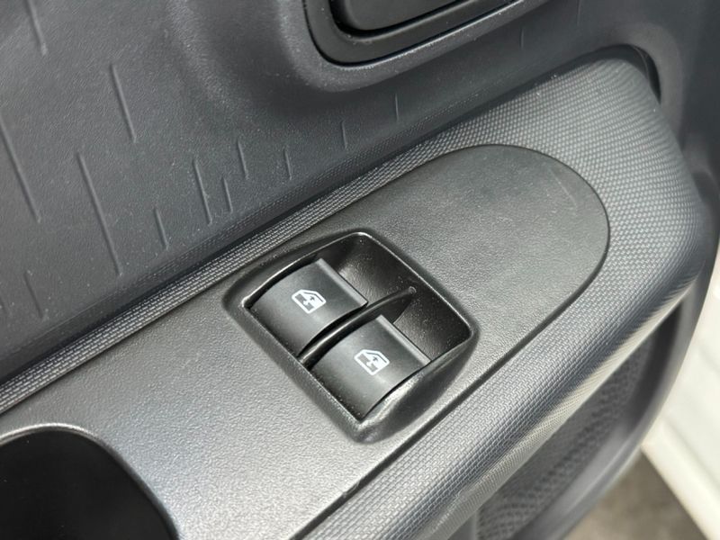 Fiat MOBI 1.0 EVO FLEX LIKE MANUAL 2023/2023 BETIOLO NOVOS E SEMINOVOS LAJEADO / Carros no Vale