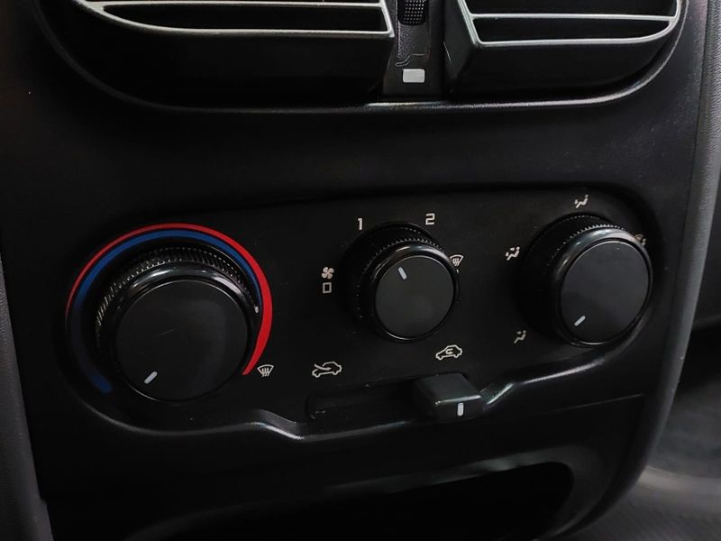 Fiat STRADA 1.4 MPI WORKING CD 8V FLEX 3P MANUAL 2014/2015 BETIOLO NOVOS E SEMINOVOS LAJEADO / Carros no Vale