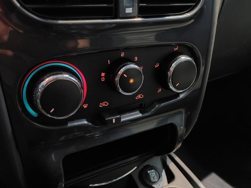 Fiat STRADA 1.8 MPI ADVENTURE CD 16V FLEX 2P MANUAL 2014/2014 BETIOLO NOVOS E SEMINOVOS LAJEADO / Carros no Vale