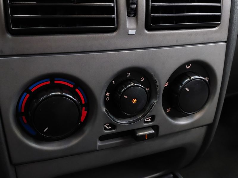 Fiat STRADA 1.8 MPI ADVENTURE CD 16V FLEX 2P MANUAL 2011/2011 BETIOLO NOVOS E SEMINOVOS LAJEADO / Carros no Vale