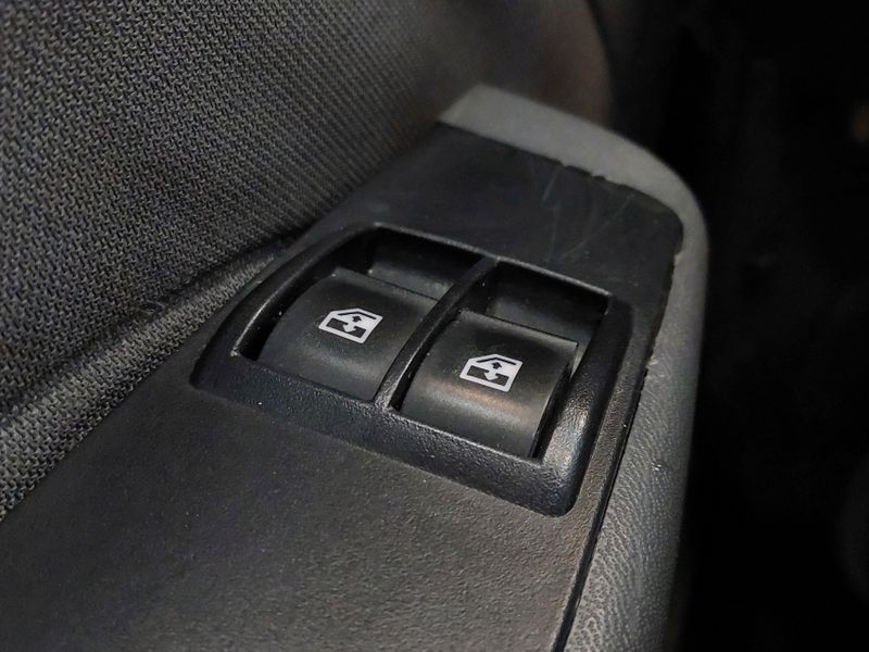 Fiat STRADA 1.8 MPI ADVENTURE CD 16V FLEX 2P MANUAL 2011/2011 BETIOLO NOVOS E SEMINOVOS LAJEADO / Carros no Vale