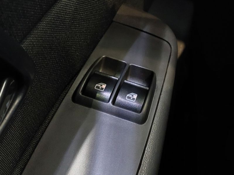 Fiat STRADA 1.8 MPI ADVENTURE CD 16V FLEX 2P MANUAL 2014/2014 BETIOLO NOVOS E SEMINOVOS LAJEADO / Carros no Vale