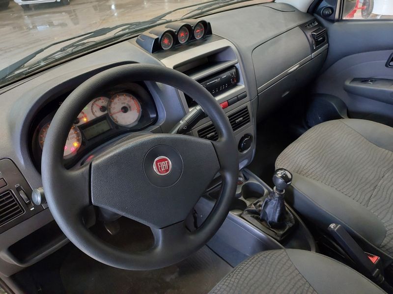 Fiat STRADA 1.8 MPI ADVENTURE CD 16V FLEX 2P MANUAL 2011/2011 BETIOLO NOVOS E SEMINOVOS LAJEADO / Carros no Vale