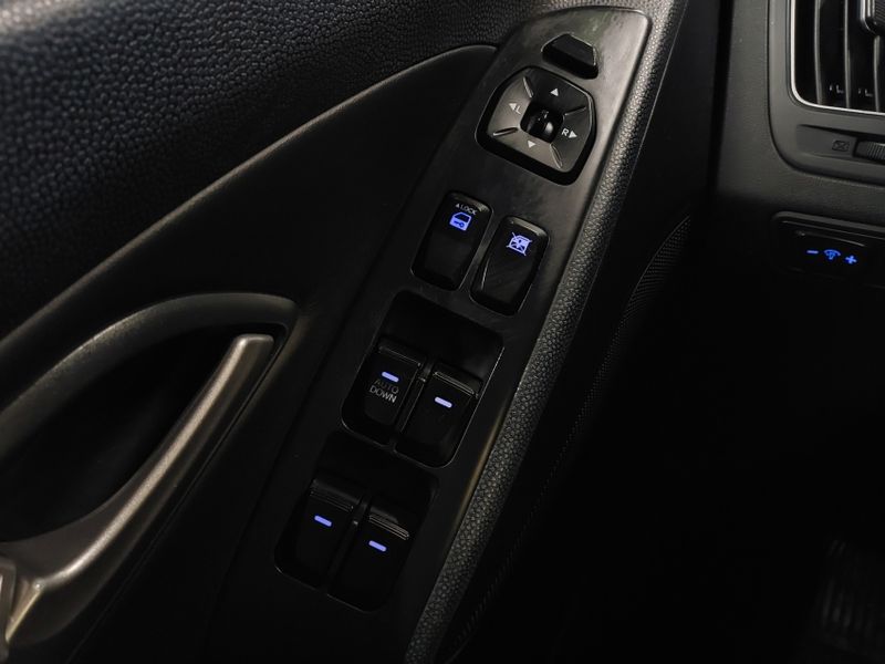 Hyundai IX35 2.0 MPI 4X2 16V FLEX 4P MANUAL 2011/2012 BETIOLO NOVOS E SEMINOVOS LAJEADO / Carros no Vale