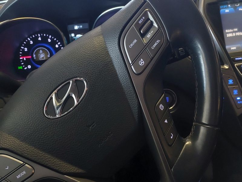 Hyundai SANTA FÉ 3.3 MPFI 4X4 7 LUGARES V6 270CV GASOLINA 4P AUTOMÁTICO 2013/2014 BETIOLO NOVOS E SEMINOVOS LAJEADO / Carros no Vale