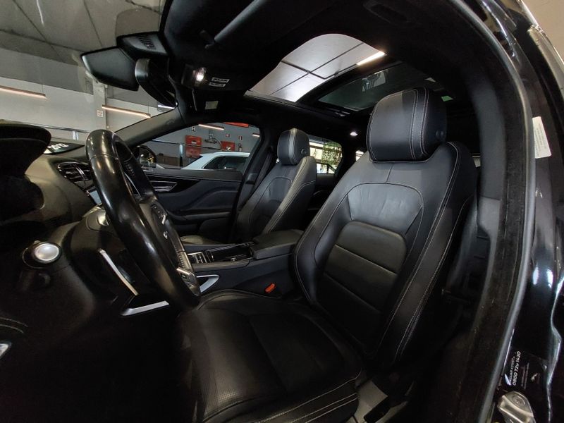 Jaguar F-PACE 2.0 16V INGENIUM R-SPORT AWD 4P AUTOMÁTICO 2018/2018 BETIOLO NOVOS E SEMINOVOS LAJEADO / Carros no Vale