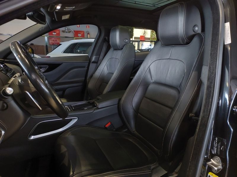 Jaguar F-PACE 2.0 16V INGENIUM R-SPORT AWD 4P AUTOMÁTICO 2018/2018 BETIOLO NOVOS E SEMINOVOS LAJEADO / Carros no Vale