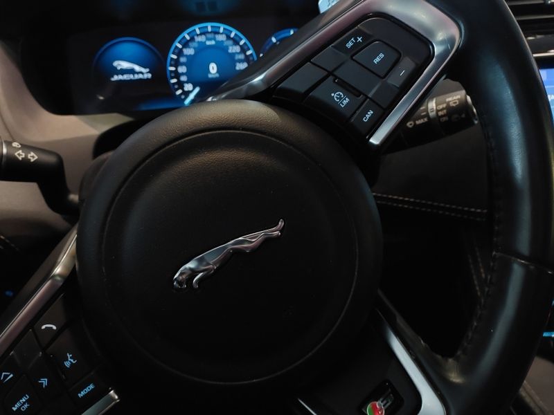 Jaguar F-PACE 3.0 V6 SUPERCHARGED S AWD 4P AUTOMÁTICO 2018/2018 BETIOLO NOVOS E SEMINOVOS LAJEADO / Carros no Vale