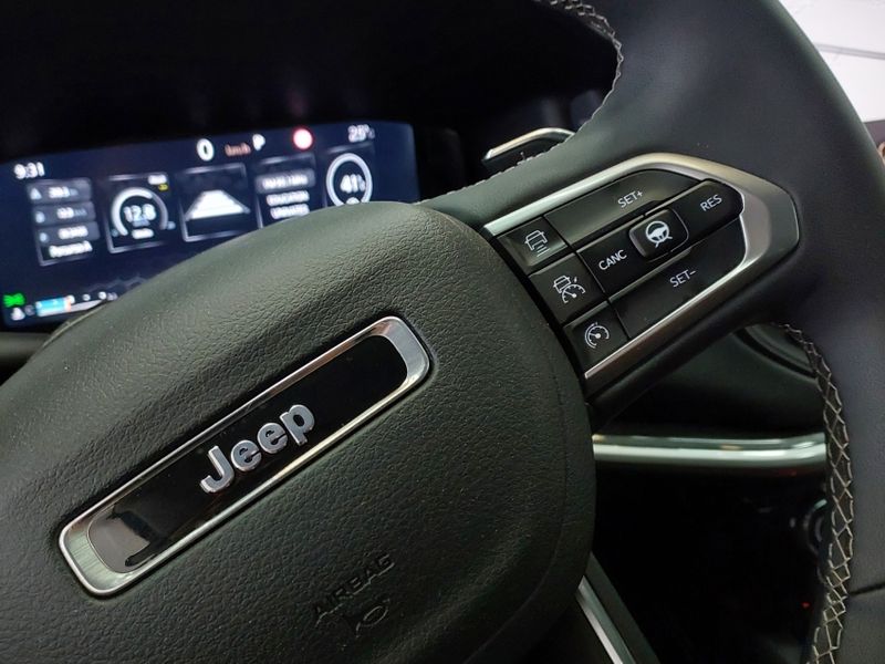 JEEP COMMANDER 1.3 T270 TURBO FLEX LONGITUDE AT6 2025/2025 BETIOLO NOVOS E SEMINOVOS LAJEADO / Carros no Vale