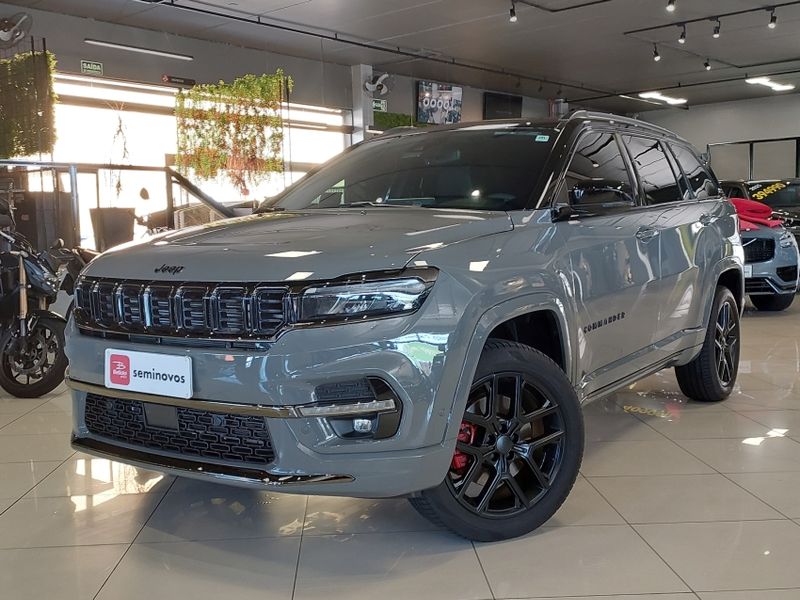 JEEP COMMANDER 2.0 HURRICANE 4 TURBO GASOLINA BLACKHAWK AT9 2024/2025 BETIOLO NOVOS E SEMINOVOS LAJEADO / Carros no Vale