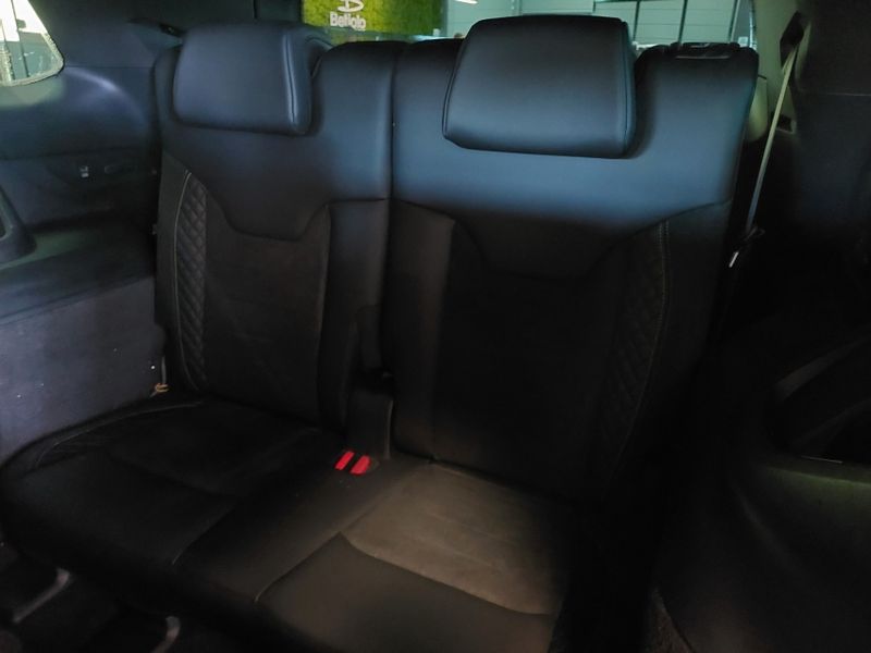 JEEP COMMANDER 2.0 HURRICANE 4 TURBO GASOLINA BLACKHAWK AT9 2024/2025 BETIOLO NOVOS E SEMINOVOS LAJEADO / Carros no Vale