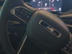 JEEP COMMANDER 2.0 HURRICANE 4 TURBO GASOLINA BLACKHAWK AT9 2024/2025 BETIOLO NOVOS E SEMINOVOS LAJEADO / Carros no Vale