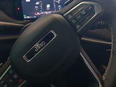 JEEP COMMANDER 2.0 HURRICANE 4 TURBO GASOLINA BLACKHAWK AT9 2024/2025 BETIOLO NOVOS E SEMINOVOS LAJEADO / Carros no Vale