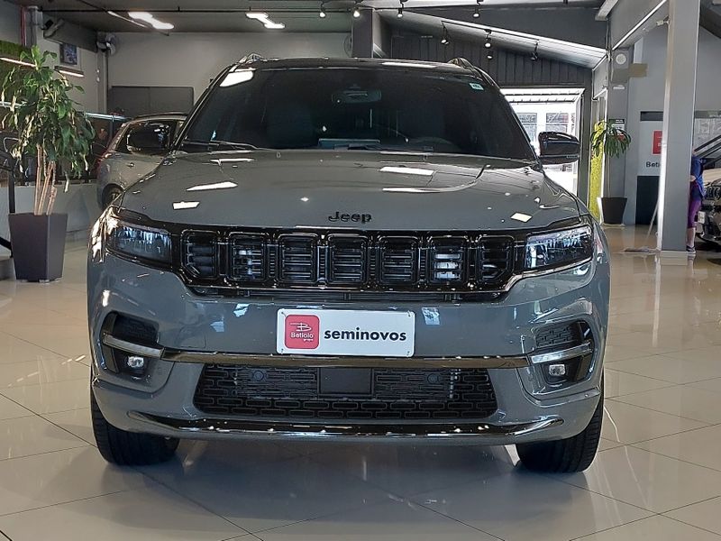 JEEP COMMANDER 2.0 HURRICANE 4 TURBO GASOLINA BLACKHAWK AT9 2024/2025 BETIOLO NOVOS E SEMINOVOS LAJEADO / Carros no Vale