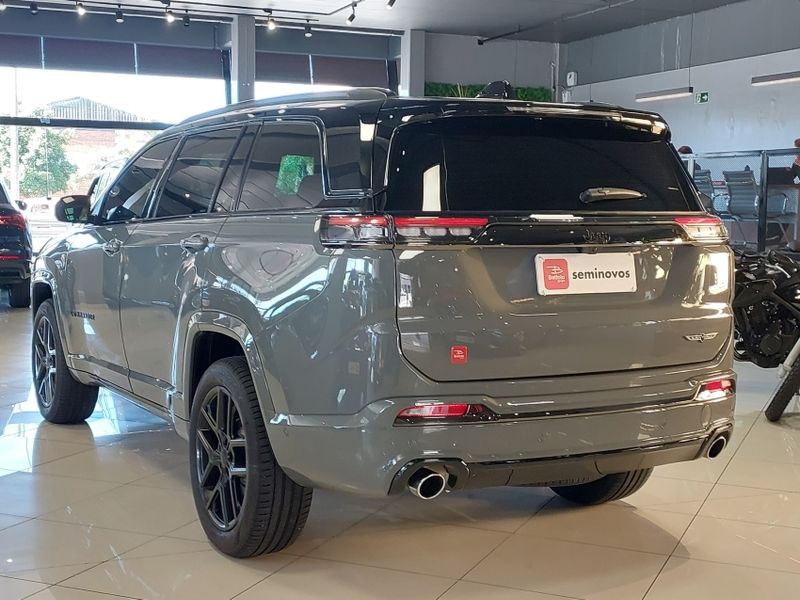JEEP COMMANDER 2.0 HURRICANE 4 TURBO GASOLINA BLACKHAWK AT9 2024/2025 BETIOLO NOVOS E SEMINOVOS LAJEADO / Carros no Vale