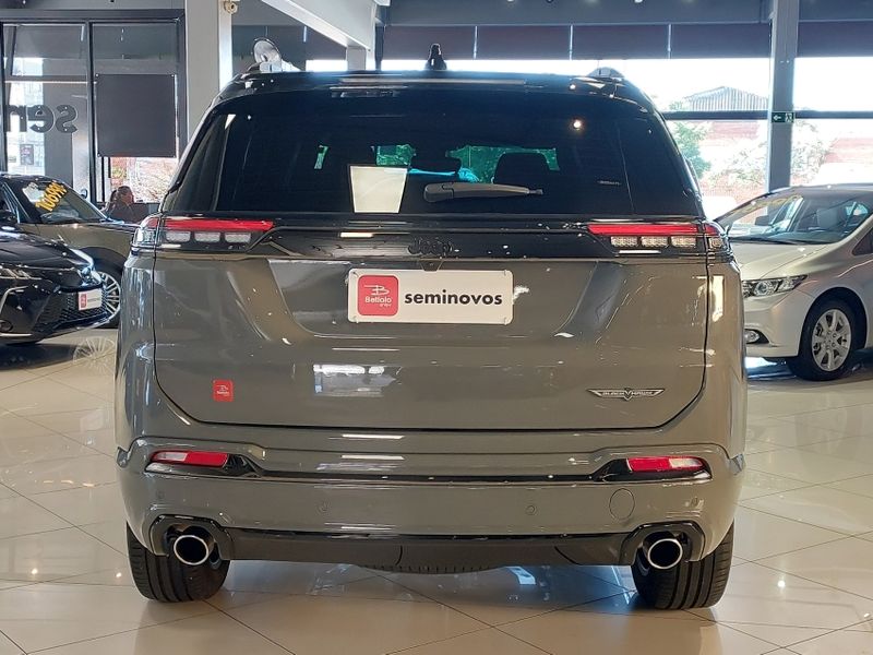 JEEP COMMANDER 2.0 HURRICANE 4 TURBO GASOLINA BLACKHAWK AT9 2024/2025 BETIOLO NOVOS E SEMINOVOS LAJEADO / Carros no Vale