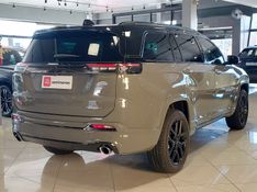 JEEP COMMANDER 2.0 HURRICANE 4 TURBO GASOLINA BLACKHAWK AT9 2024/2025 BETIOLO NOVOS E SEMINOVOS LAJEADO / Carros no Vale