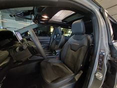 JEEP COMMANDER 2.0 HURRICANE 4 TURBO GASOLINA BLACKHAWK AT9 2024/2025 BETIOLO NOVOS E SEMINOVOS LAJEADO / Carros no Vale