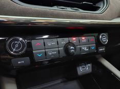 JEEP COMMANDER 2.0 TD380 TURBO DIESEL OVERLAND AT9 2024/2025 BETIOLO NOVOS E SEMINOVOS LAJEADO / Carros no Vale