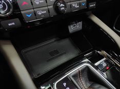 JEEP COMMANDER 2.0 TD380 TURBO DIESEL OVERLAND AT9 2024/2025 BETIOLO NOVOS E SEMINOVOS LAJEADO / Carros no Vale