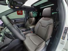 JEEP COMMANDER 2.0 TD380 TURBO DIESEL OVERLAND AT9 2024/2025 BETIOLO NOVOS E SEMINOVOS LAJEADO / Carros no Vale