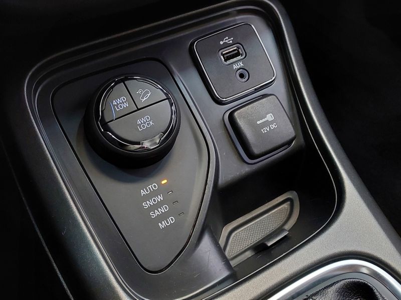 JEEP COMPASS 2.0 16V DIESEL LONGITUDE 4X4 AUTOMÁTICO 2017/2017 BETIOLO NOVOS E SEMINOVOS LAJEADO / Carros no Vale JEEP COMPASS 2.0 16V DIESEL LONGITUDE 4X4 AUTOMÁTICO 2017/2017 BETIOLO NOVOS E SEMINOVOS LAJEADO / Carros no Vale