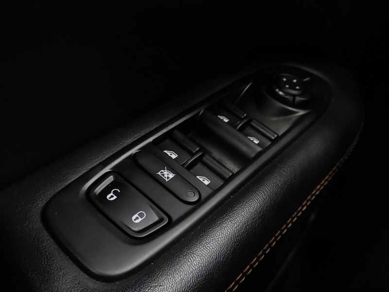 JEEP COMPASS 2.0 16V FLEX LONGITUDE AUTOMÁTICO 2018/2019 BETIOLO NOVOS E SEMINOVOS LAJEADO / Carros no Vale