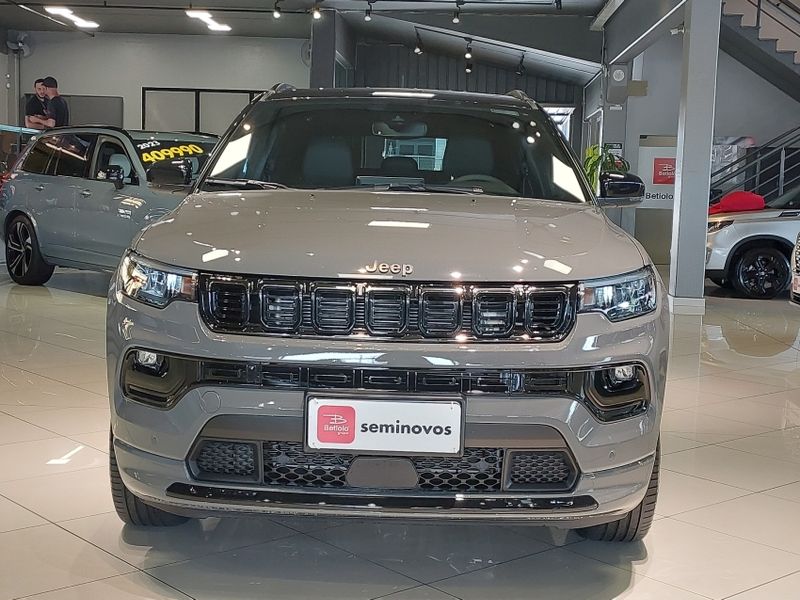 JEEP COMPASS 2.0 HURRICANE 4 TURBO GASOLINA BLACKHAWK AT9 2024/2025 BETIOLO NOVOS E SEMINOVOS LAJEADO / Carros no Vale
