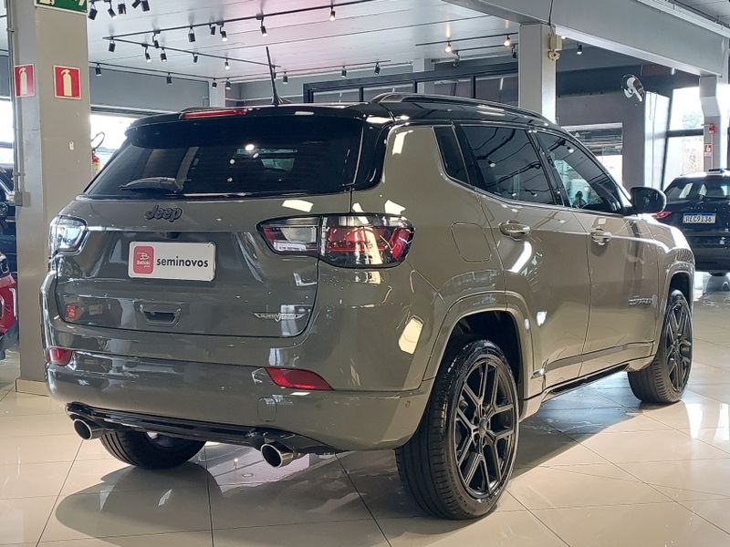 JEEP COMPASS 2.0 HURRICANE 4 TURBO GASOLINA BLACKHAWK AT9 2024/2025 BETIOLO NOVOS E SEMINOVOS LAJEADO / Carros no Vale