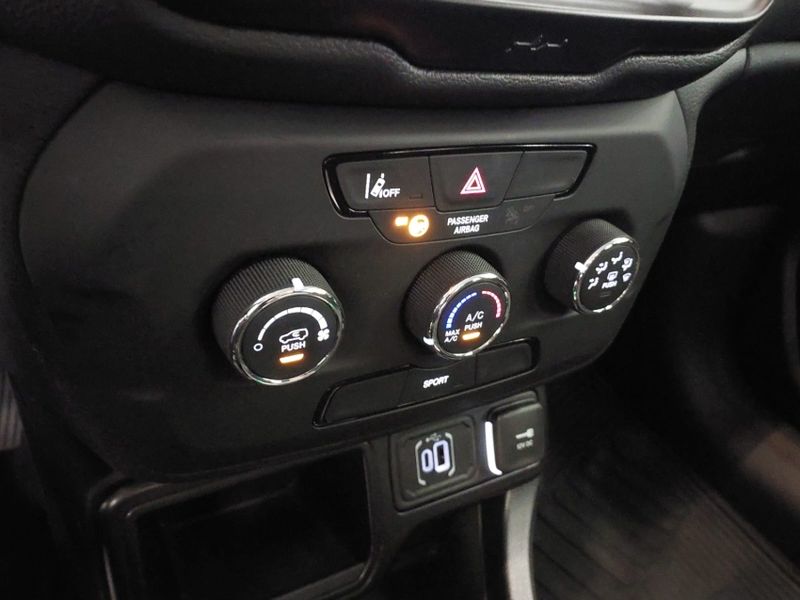 JEEP RENEGADE 1.3 T270 TURBO FLEX AT6 2023/2024 BETIOLO NOVOS E SEMINOVOS LAJEADO / Carros no Vale