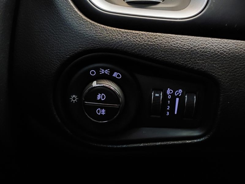 JEEP RENEGADE 1.8 16V FLEX 4P AUTOMÁTICO 2019/2019 BETIOLO NOVOS E SEMINOVOS LAJEADO / Carros no Vale