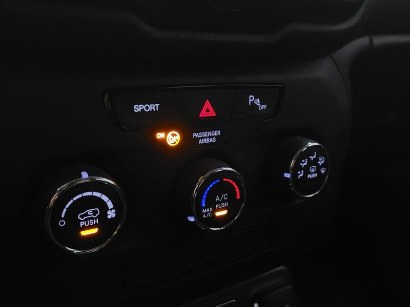 JEEP RENEGADE 1.8 16V FLEX SPORT 4P AUTOMÁTICO 2021/2021 BETIOLO NOVOS E SEMINOVOS LAJEADO / Carros no Vale