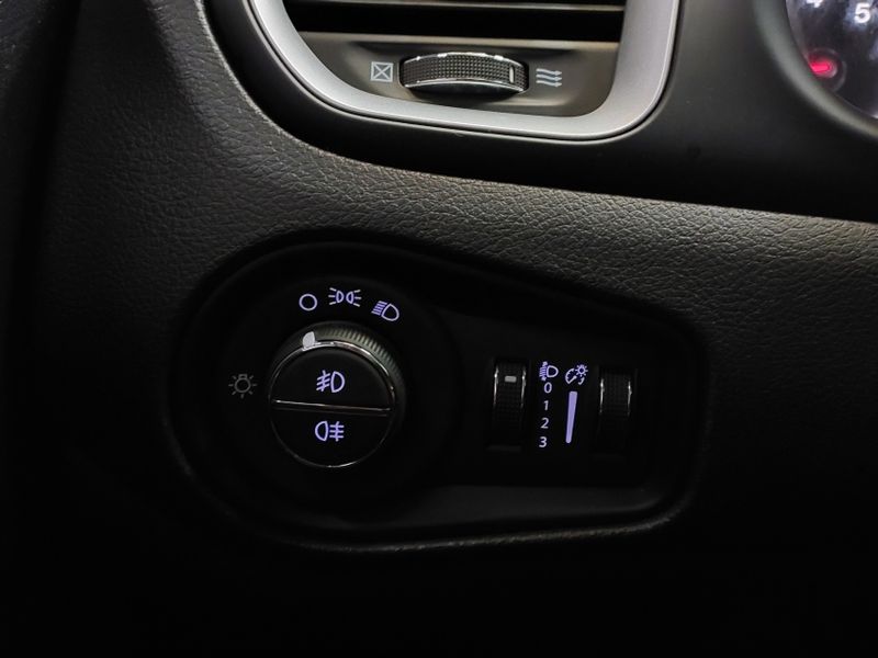 JEEP RENEGADE 1.8 16V FLEX SPORT 4P AUTOMÁTICO 2021/2021 BETIOLO NOVOS E SEMINOVOS LAJEADO / Carros no Vale