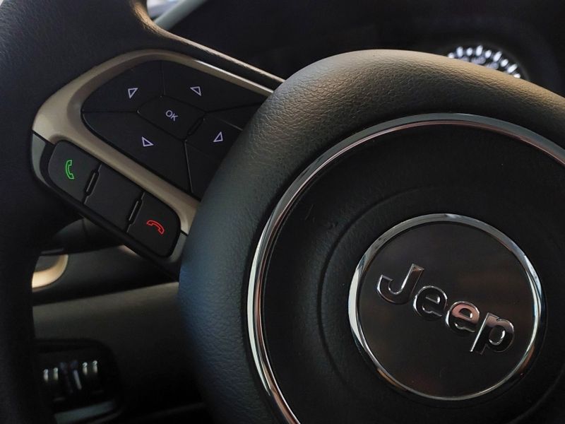 JEEP RENEGADE 1.8 16V FLEX SPORT 4P MANUAL 2016/2016 BETIOLO NOVOS E SEMINOVOS LAJEADO / Carros no Vale