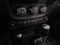 JEEP WRANGLER 3.6 SPORT 4X4 V6 12V GASOLINA 2P AUTOMÁTICO 2015/2015 BETIOLO NOVOS E SEMINOVOS LAJEADO / Carros no Vale