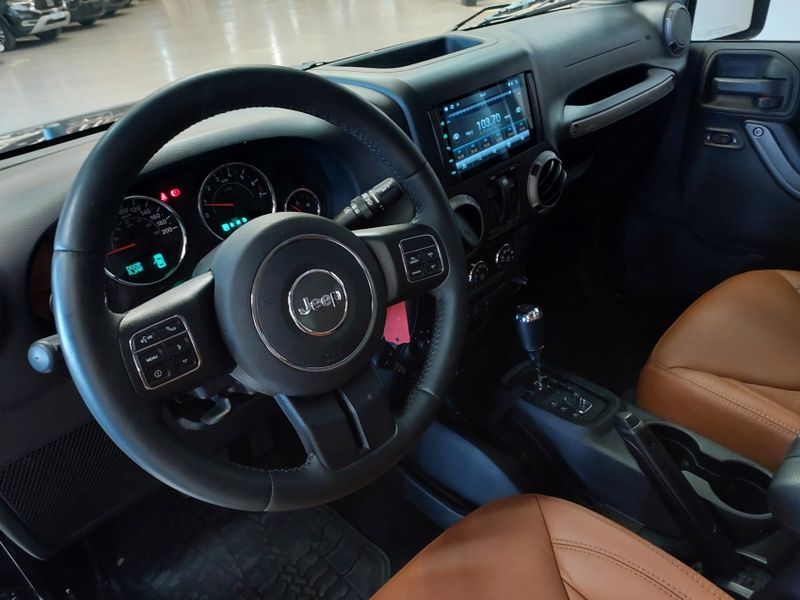 JEEP WRANGLER 3.6 SPORT 4X4 V6 12V GASOLINA 2P AUTOMÁTICO 2015/2015 BETIOLO NOVOS E SEMINOVOS LAJEADO / Carros no Vale JEEP WRANGLER 3.6 SPORT 4X4 V6 12V GASOLINA 2P AUTOMÁTICO 2015/2015 BETIOLO NOVOS E SEMINOVOS LAJEADO / Carros no Vale