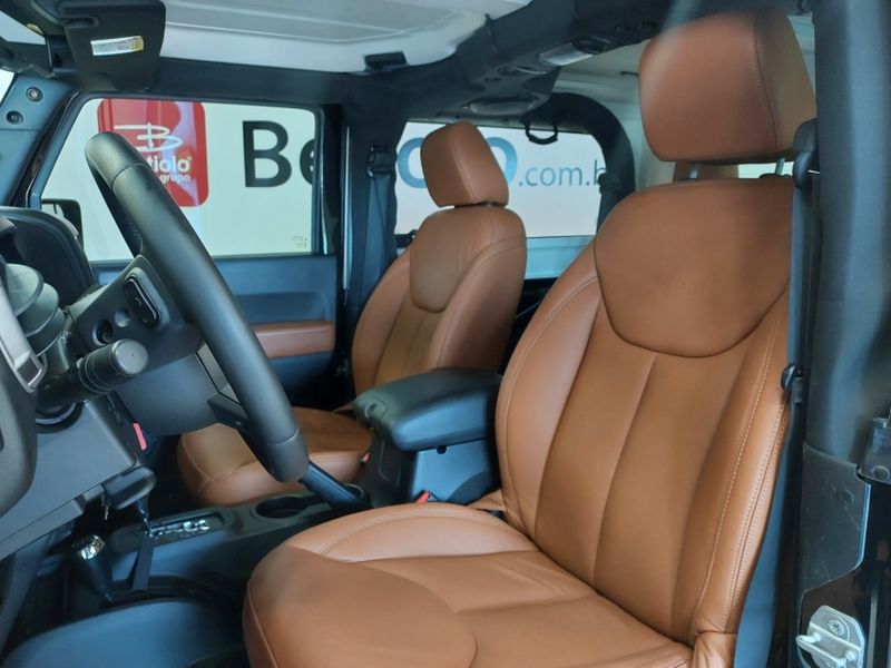 JEEP WRANGLER 3.6 SPORT 4X4 V6 12V GASOLINA 2P AUTOMÁTICO 2015/2015 BETIOLO NOVOS E SEMINOVOS LAJEADO / Carros no Vale JEEP WRANGLER 3.6 SPORT 4X4 V6 12V GASOLINA 2P AUTOMÁTICO 2015/2015 BETIOLO NOVOS E SEMINOVOS LAJEADO / Carros no Vale