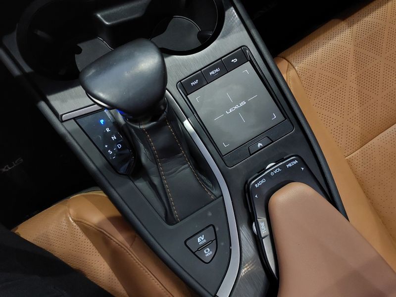 Lexus UX 250h 2.0 VVT-I HYBRID LUXURY CVT 2020/2020 BETIOLO NOVOS E SEMINOVOS LAJEADO / Carros no Vale Lexus UX 250h 2.0 VVT-I HYBRID LUXURY CVT 2020/2020 BETIOLO NOVOS E SEMINOVOS LAJEADO / Carros no Vale