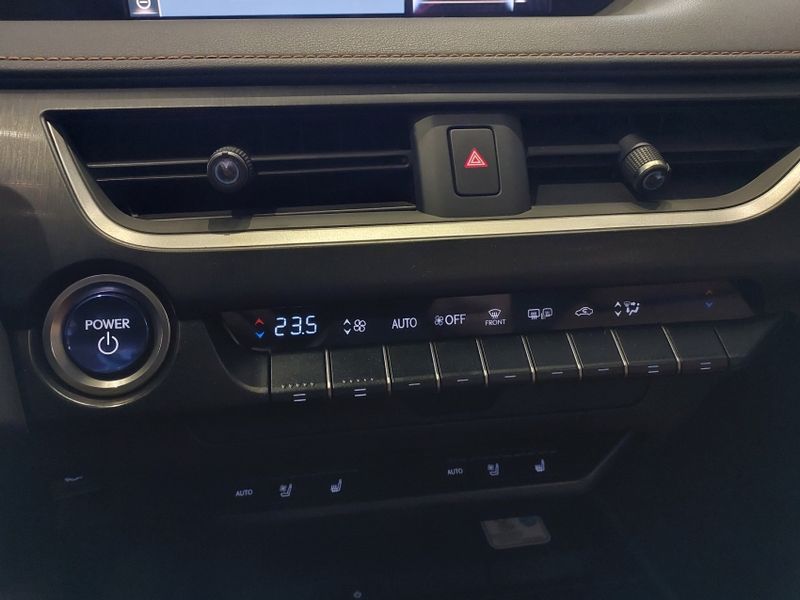 Lexus UX 250h 2.0 VVT-I HYBRID LUXURY CVT 2020/2020 BETIOLO NOVOS E SEMINOVOS LAJEADO / Carros no Vale Lexus UX 250h 2.0 VVT-I HYBRID LUXURY CVT 2020/2020 BETIOLO NOVOS E SEMINOVOS LAJEADO / Carros no Vale