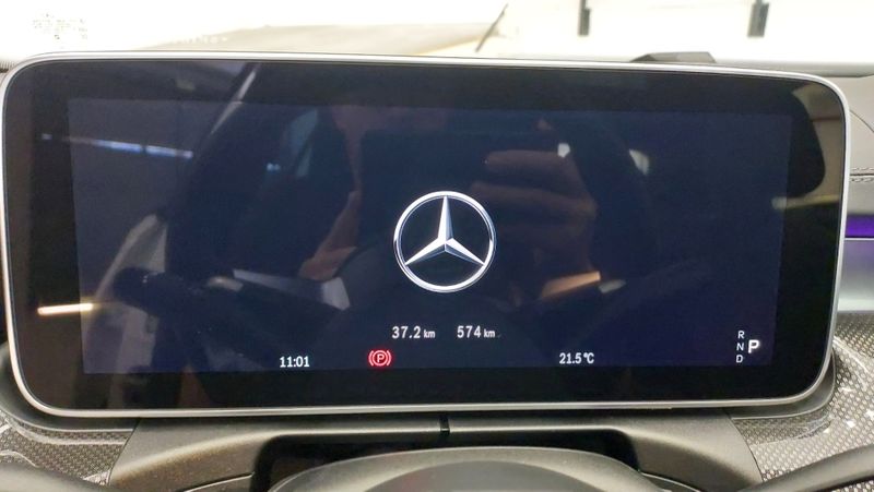 Mercedes-Benz C 300 2.0 EQ BOOST HÍBRIDO AMG LINE 9G-TRONIC 2024/2025 BETIOLO NOVOS E SEMINOVOS LAJEADO / Carros no Vale