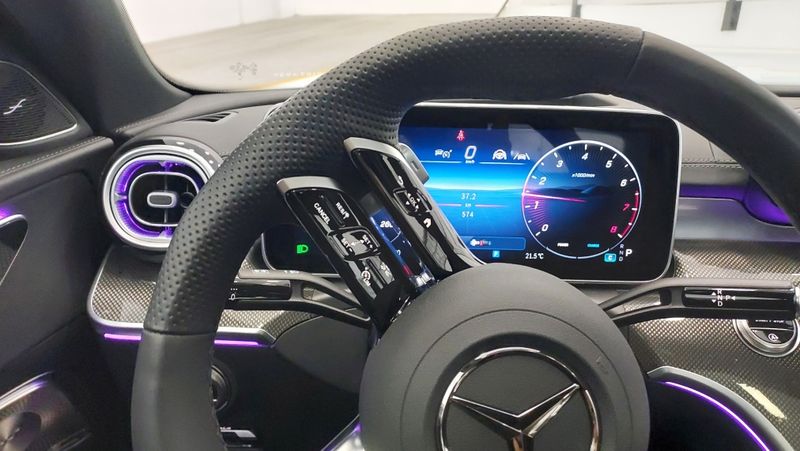 Mercedes-Benz C 300 2.0 EQ BOOST HÍBRIDO AMG LINE 9G-TRONIC 2024/2025 BETIOLO NOVOS E SEMINOVOS LAJEADO / Carros no Vale