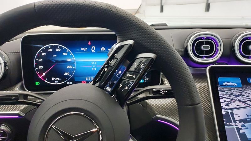 Mercedes-Benz C 300 2.0 EQ BOOST HÍBRIDO AMG LINE 9G-TRONIC 2024/2025 BETIOLO NOVOS E SEMINOVOS LAJEADO / Carros no Vale