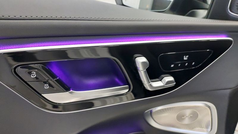 Mercedes-Benz C 300 2.0 EQ BOOST HÍBRIDO AMG LINE 9G-TRONIC 2024/2025 BETIOLO NOVOS E SEMINOVOS LAJEADO / Carros no Vale