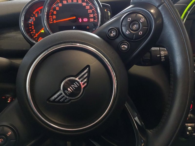 Mini COOPER 1.5 12V TWINPOWER GASOLINA 4P STEPTRONIC 2018/2019 BETIOLO NOVOS E SEMINOVOS LAJEADO / Carros no Vale